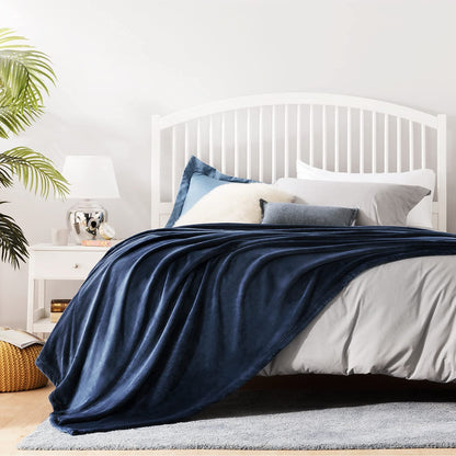 Dessus de lit canapé chambre Margaux bleu en flanelle luxueuse The Oversized Hoodie