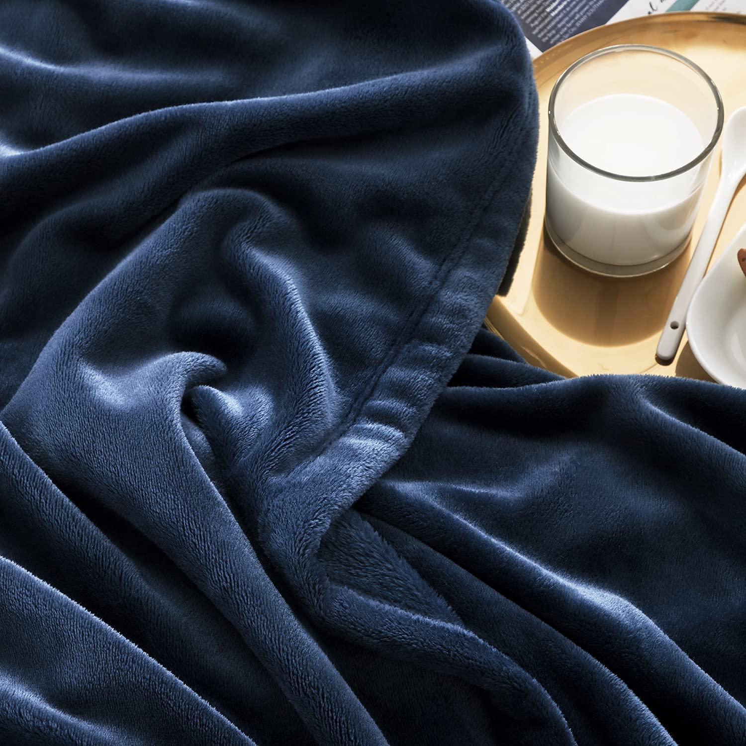 Dessus de lit laine microfibre Margaux bleu en flanelle luxueuse The Oversized Hoodie