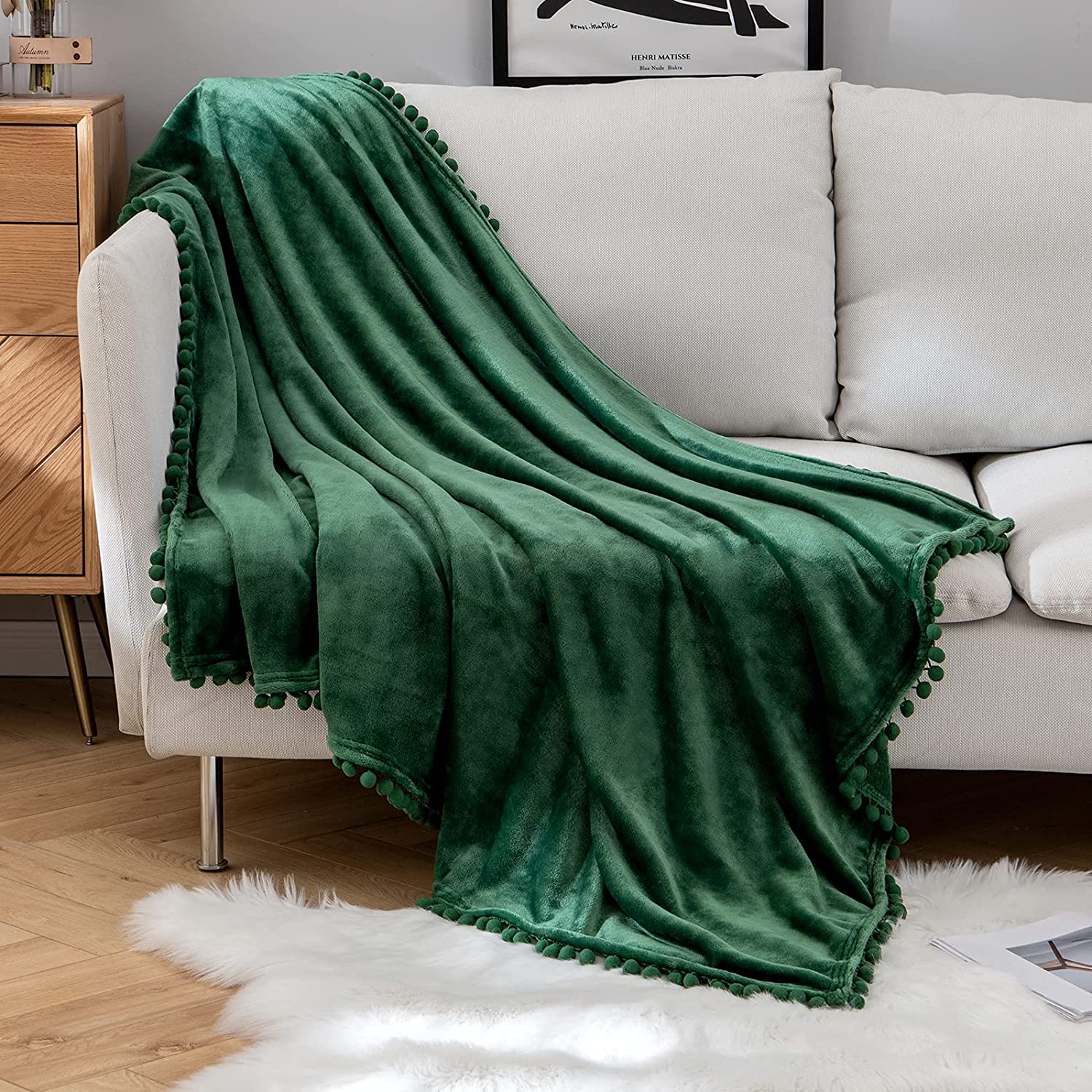 Green sofa throw in fine and silky imitation velvet